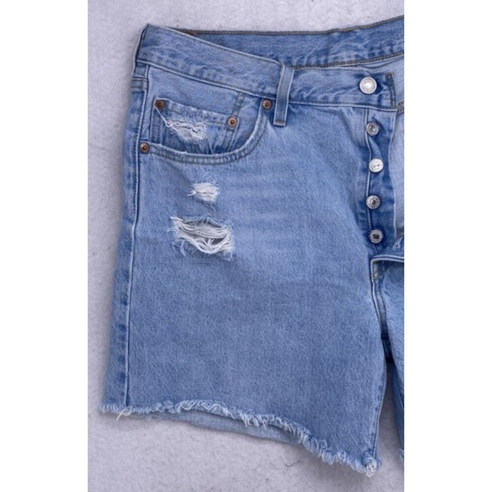 Levi's 501 Women Distressed Cutoff Shorts Light Wash Denim Jeans Button Fly W32 - Picture 4 of 12
